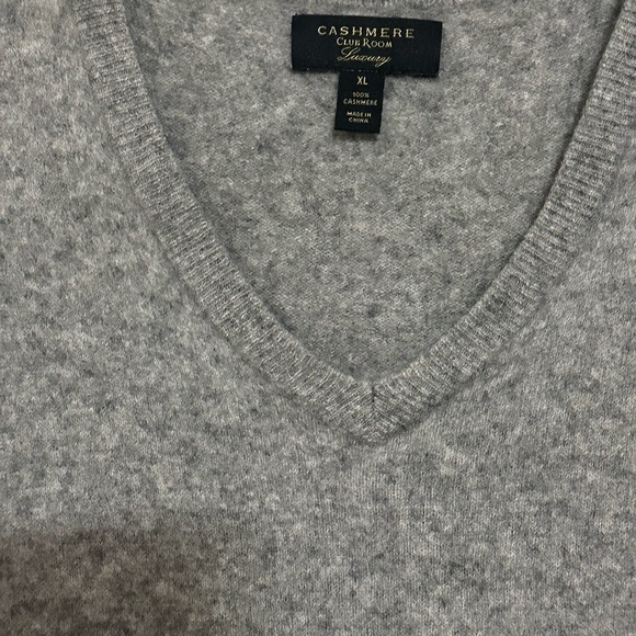 Cashmere Club Room Luxury Man’s Sweater, size XL, Gray Color, 100% Cashmere - Picture 3 of 10